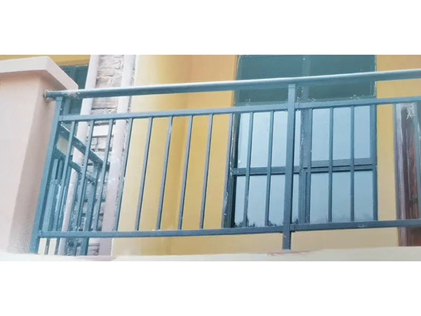 鋅鋼陽臺(tái)護(hù)欄